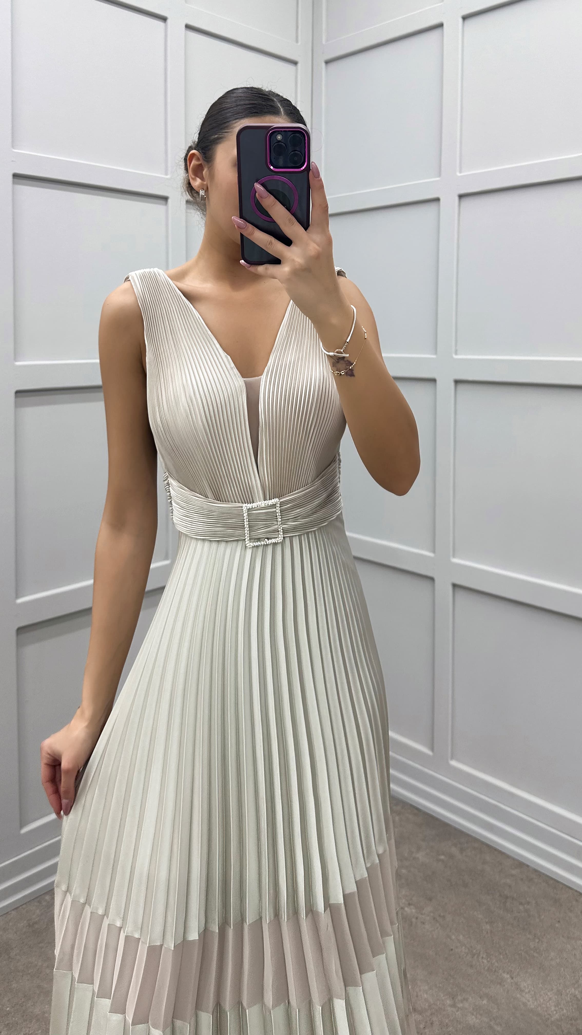 V-NECK PLEATED DESIGN DRESS