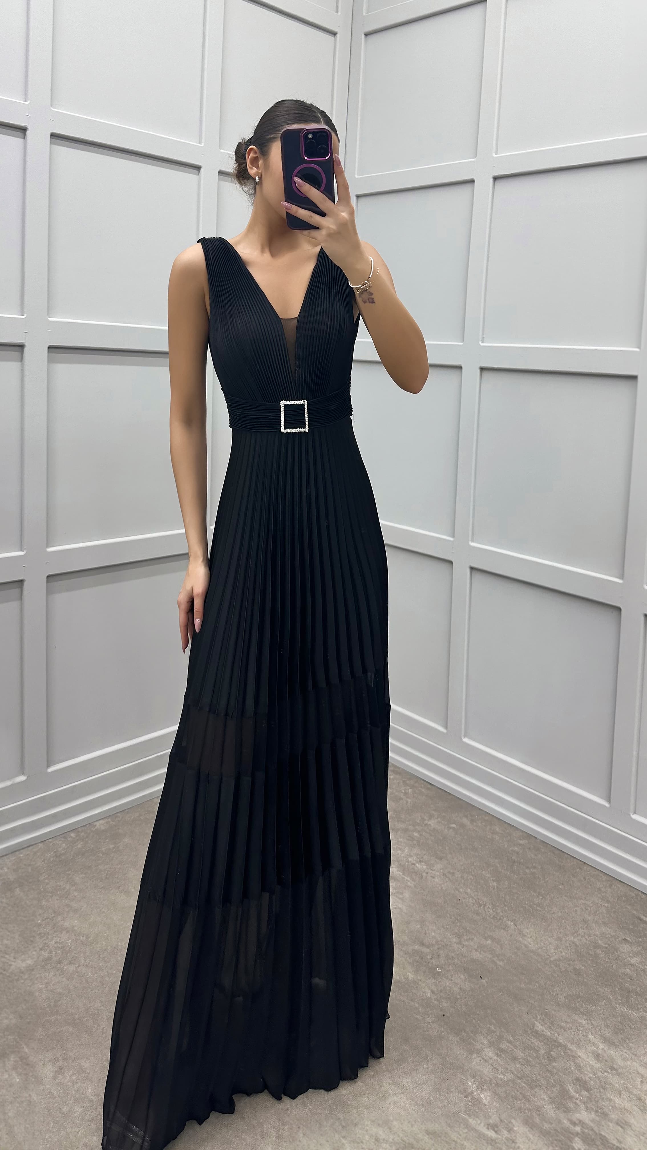 V-NECK PLEATED DESIGN DRESS