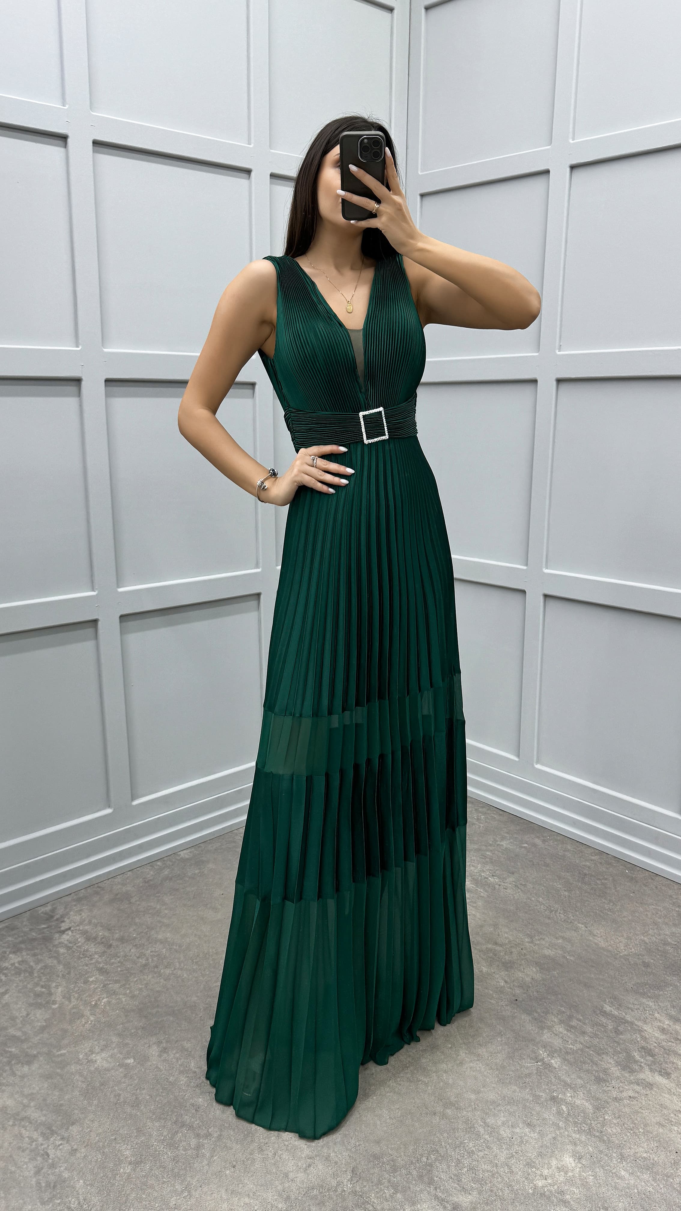 V-NECK PLEATED DESIGN DRESS