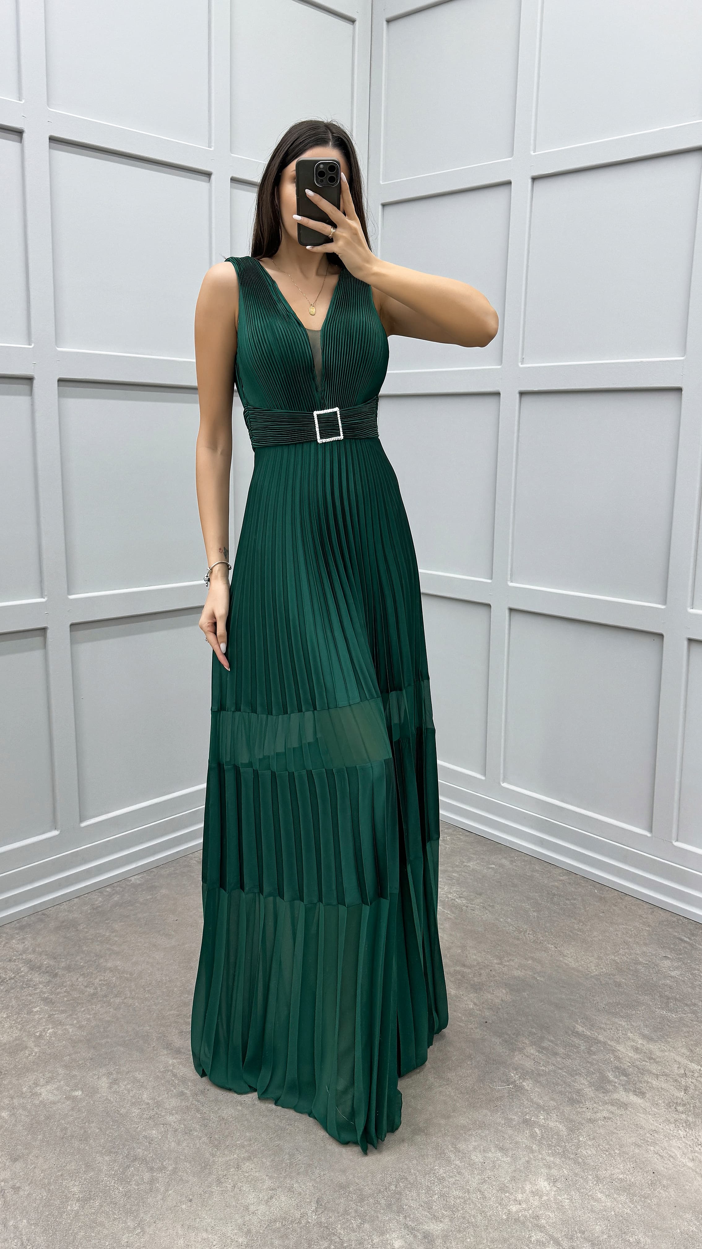 V-NECK PLEATED DESIGN DRESS