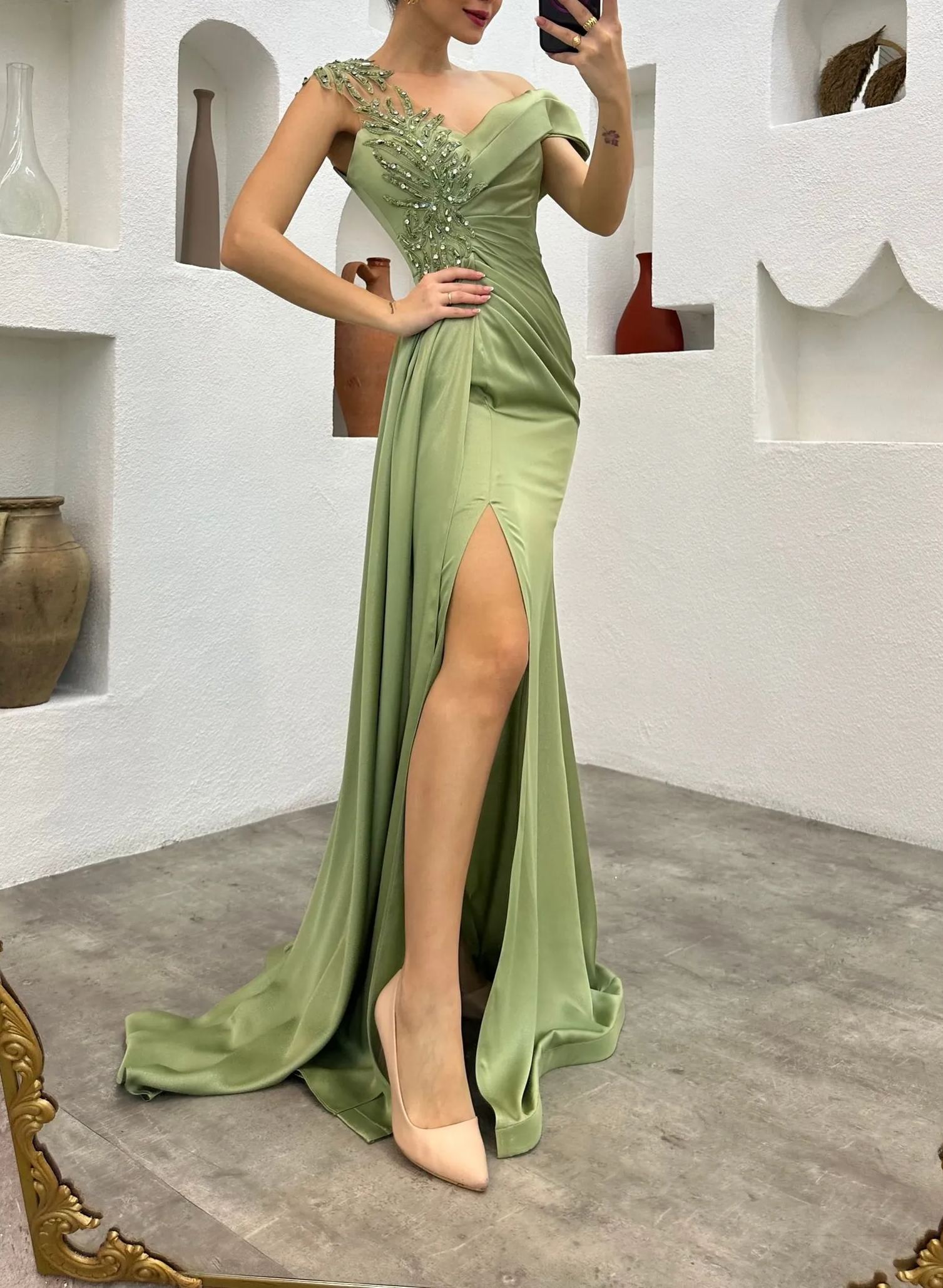 MINT GREEN EMBROIDERED DETAIL PLEATED EVENING DRESS