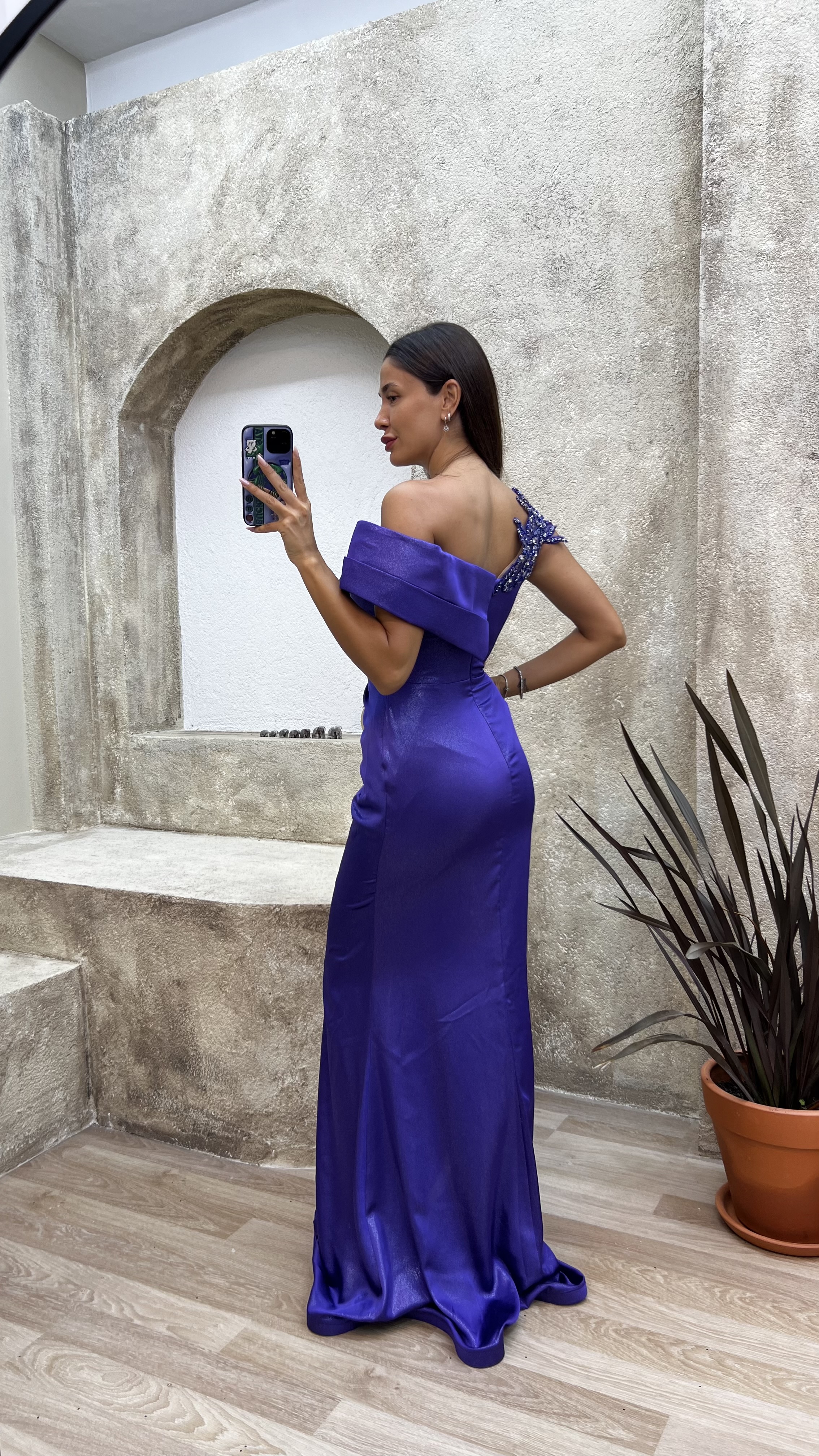 EMBROIDERED DETAIL PLEATED EVENING DRESS