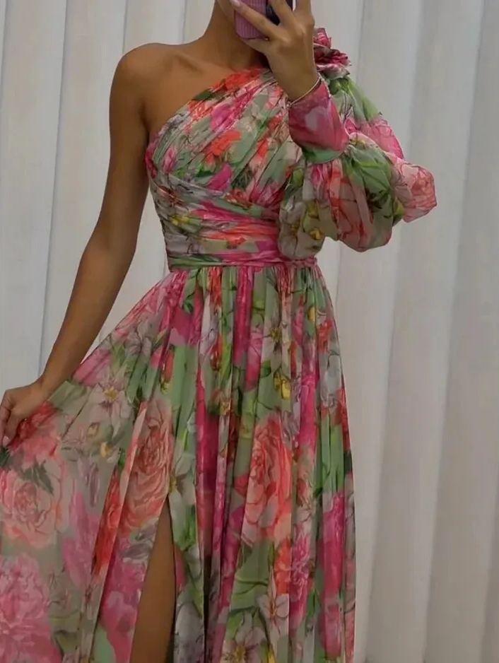 FLORAL LILA CON DETALLE DE HOMBROS DE UNA SOLA MANGA