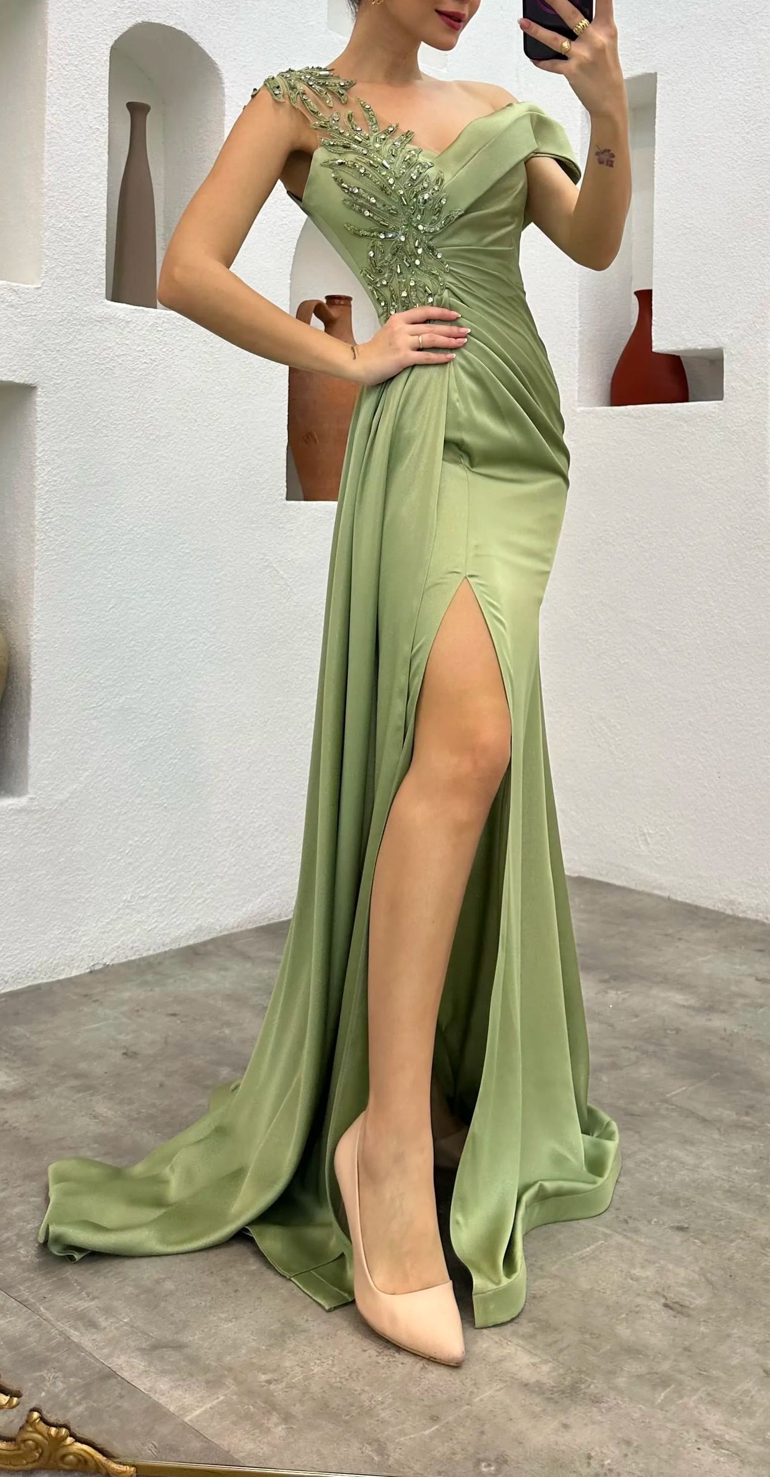 EMBROIDERED DETAIL PLEATED EVENING DRESS