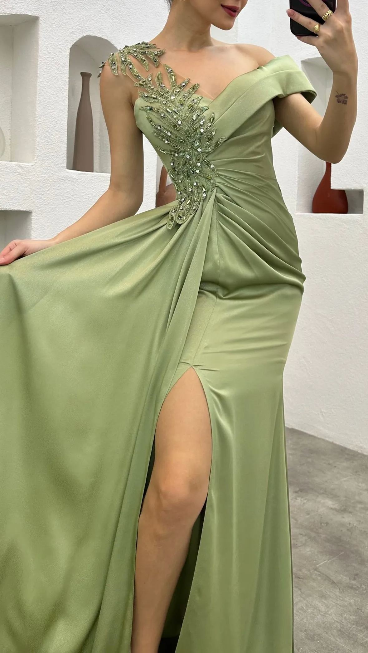 MINT GREEN EMBROIDERED DETAIL PLEATED EVENING DRESS