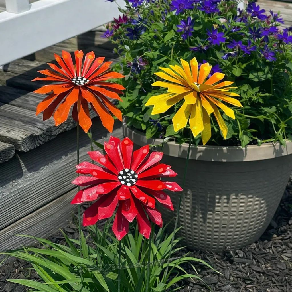 Handcrafted Metal Zinnia Flower Garden Stake