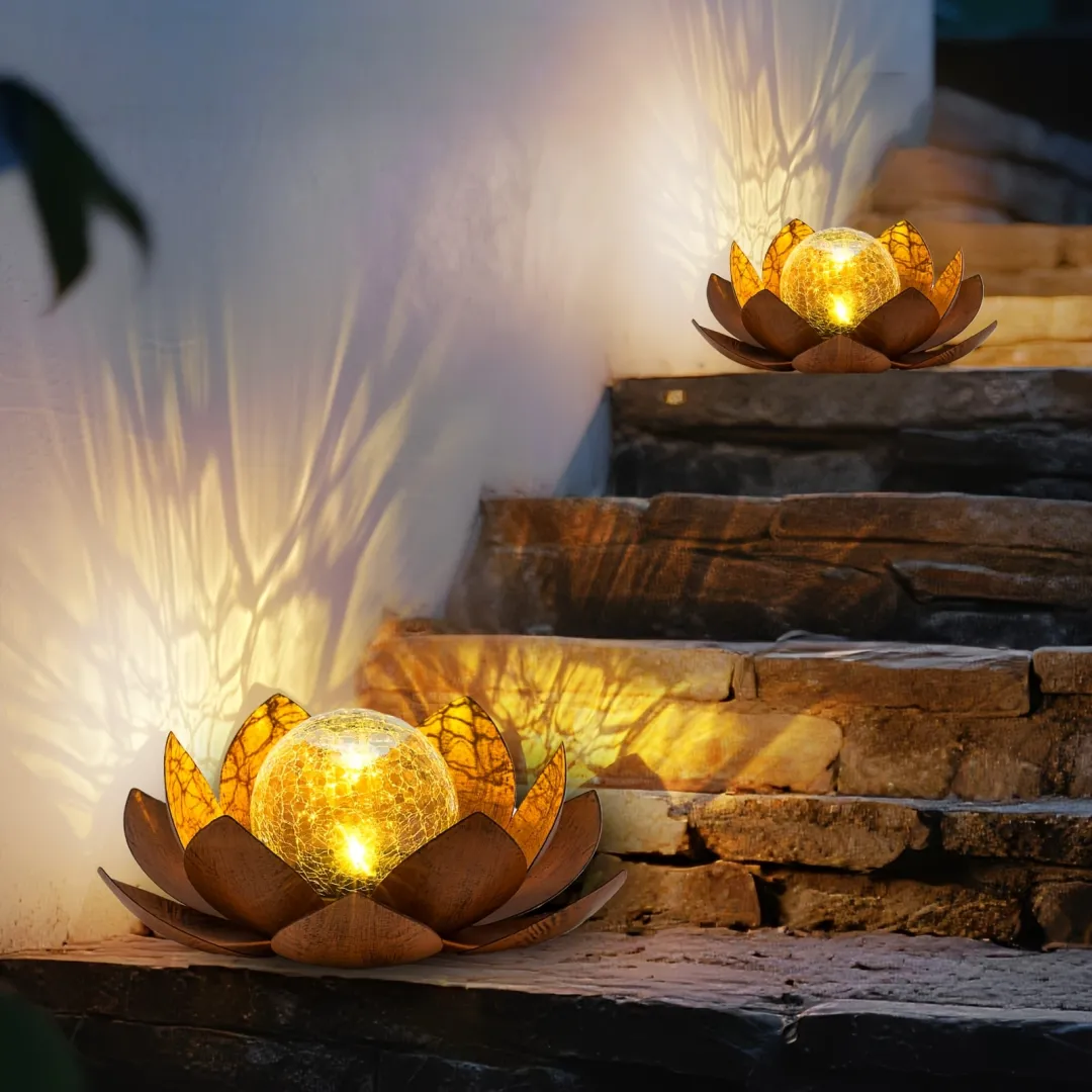 Solar Lotus Outdoor Garden Light with Cracked Glass