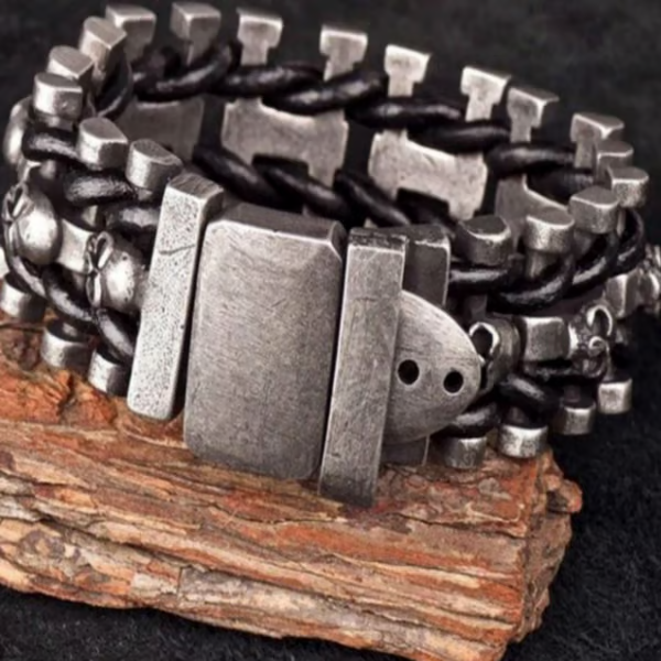 🔥Skeleton Chain Buckle Bracelet