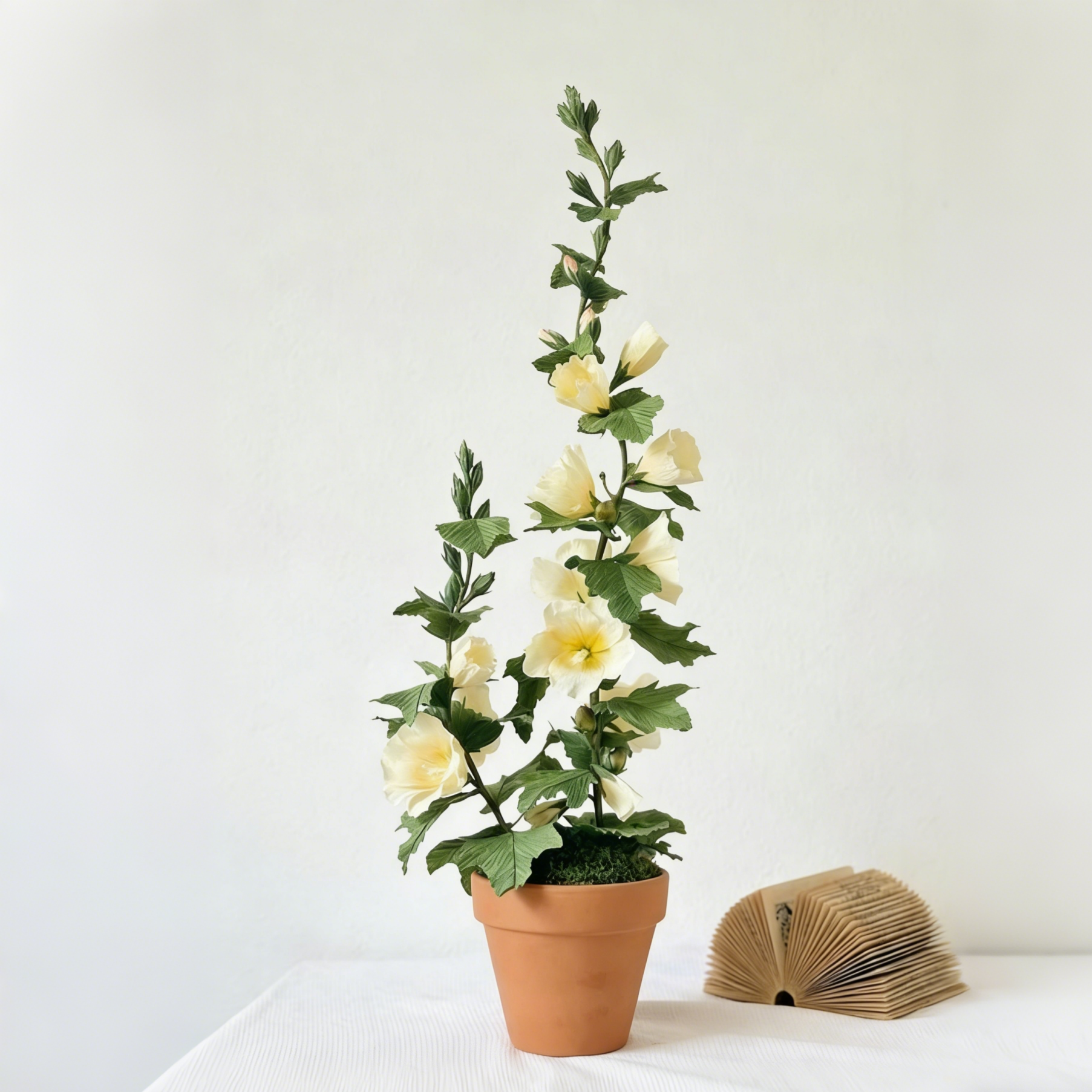 Rose trémière fleurs en papier crépon réalistes en pot décoratif