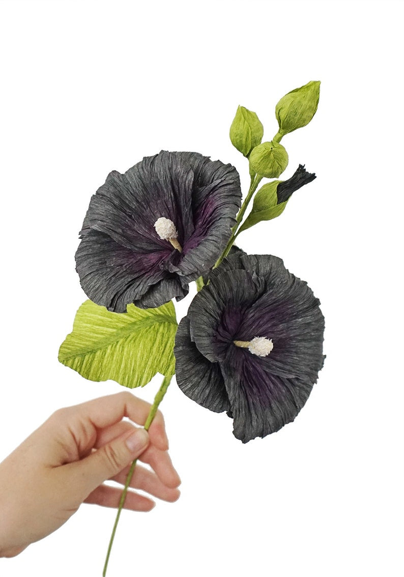 Fleurs en papier crépon roses trémières bouquet décoration florale