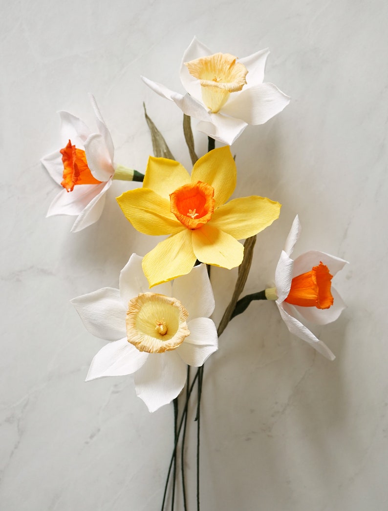 Fleurs en papier crépon narcisses bouquet printemps décoration