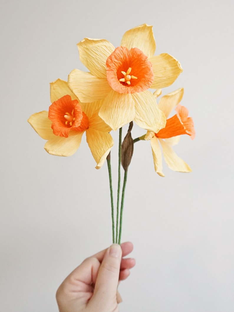 Fleurs en papier crépon narcisses bouquet printemps décoration