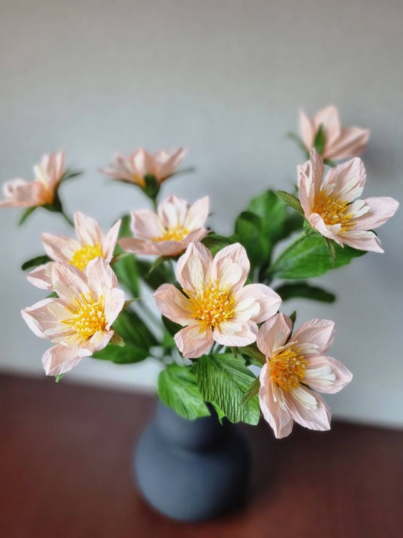 Fleurs en papier crépon dahlia lilas bouquet décoration maison