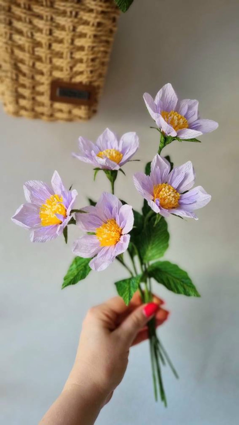 Fleurs en papier crépon dahlia lilas bouquet décoration maison
