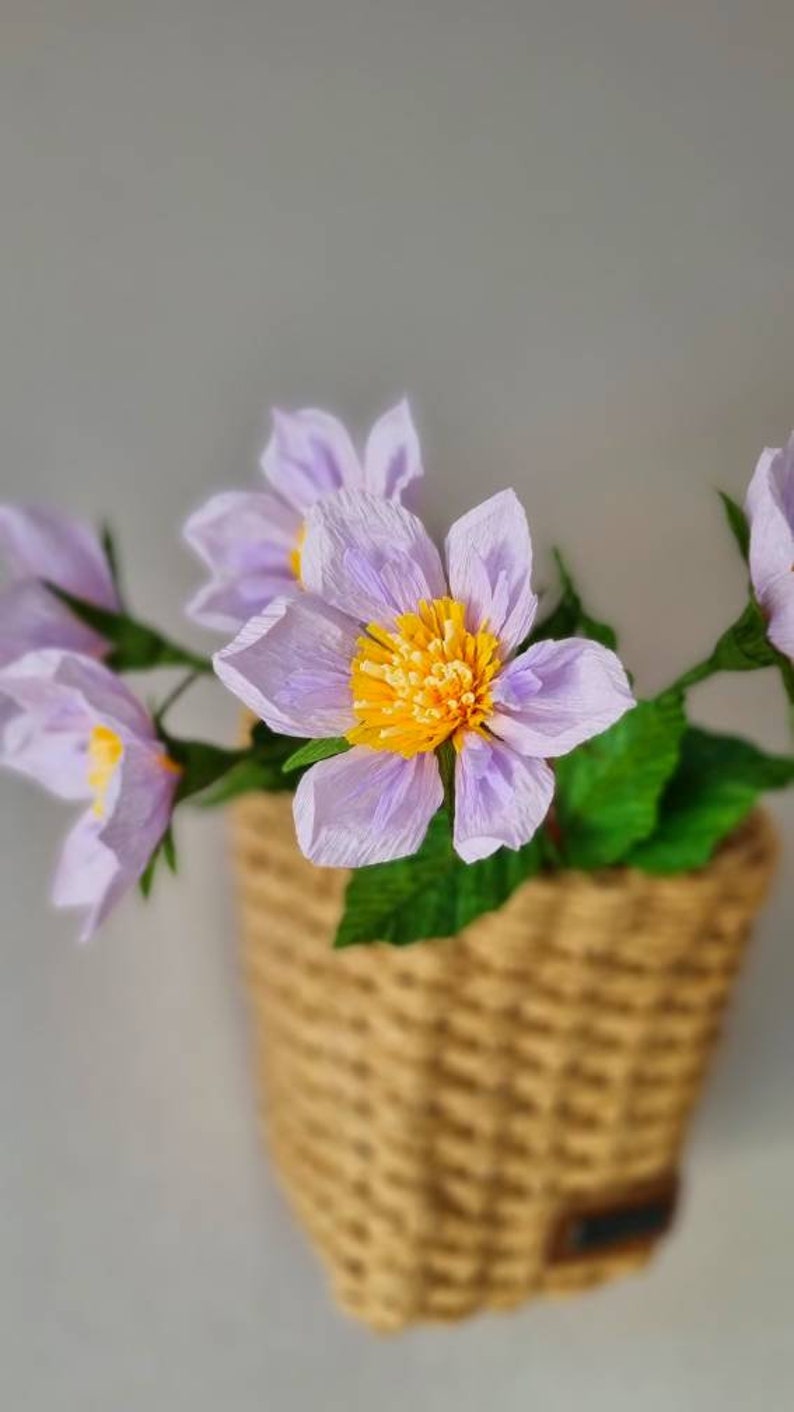 Fleurs en papier crépon dahlia lilas bouquet décoration maison