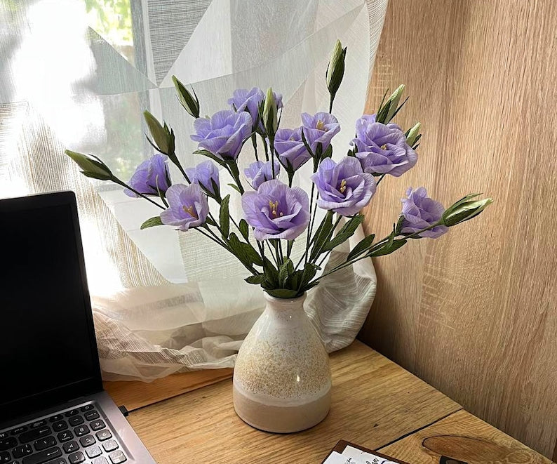 Fleurs eustoma en papier violettes, cadeau pour femme, fleurs en papier crêpe, cadeau d'anniversaire en papier, composition florale en papier, fleurs artificielles lumineuses