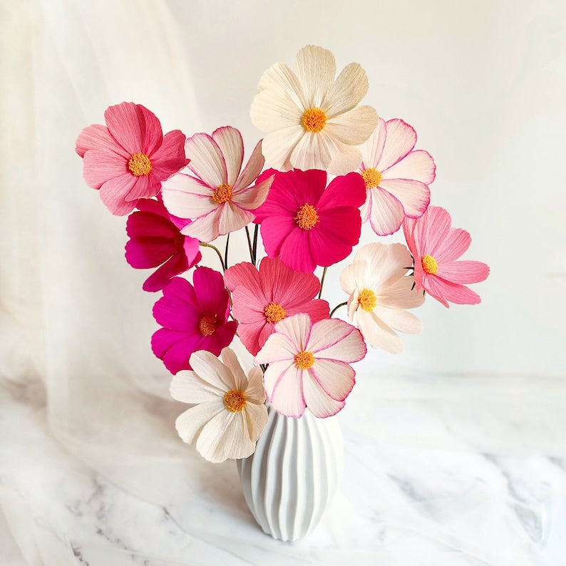 Fleurs en papier crépon cosmos bouquet champêtre décoration été