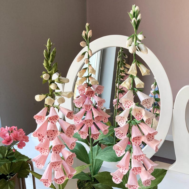 Digitale fleurs en papier crépon réalistes en pot de terre cuite