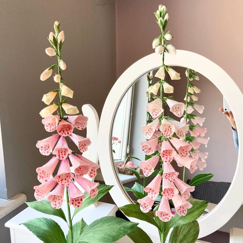 Digitale fleurs en papier crépon réalistes en pot de terre cuite