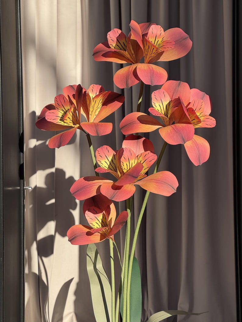 Fleur géante en papier crépon décorative disponible en stock