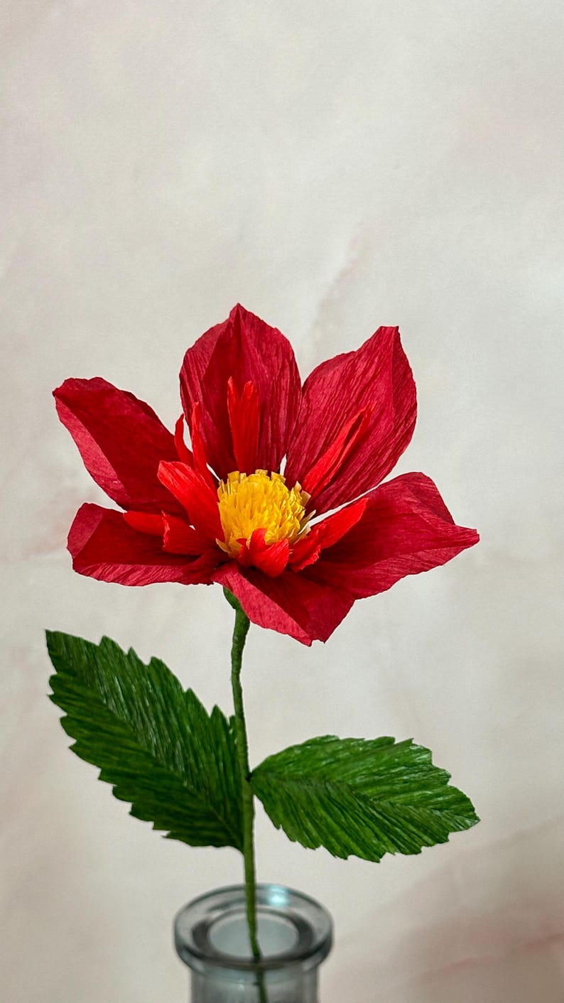 Fleurs en papier crépon dahlia lilas bouquet décoration maison