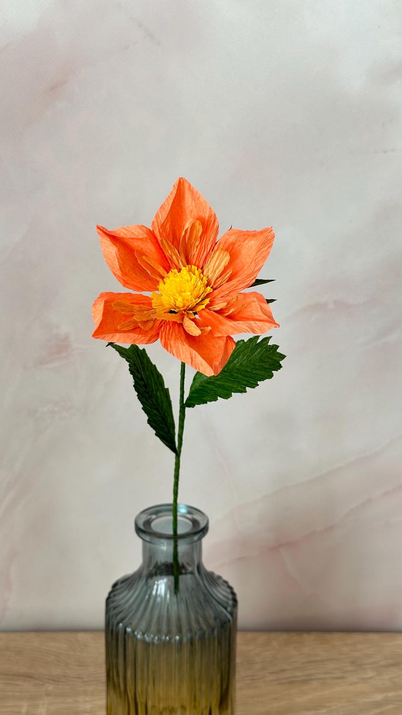 Fleurs en papier crépon dahlia lilas bouquet décoration maison