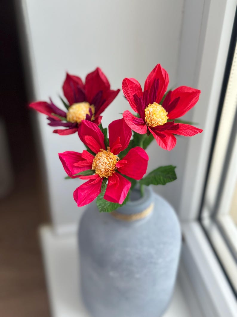 Fleurs en papier crépon dahlia lilas bouquet décoration maison