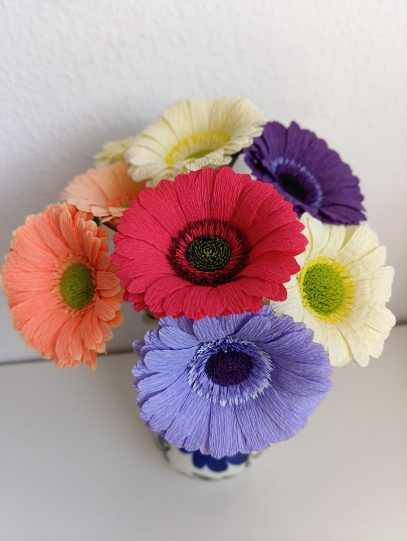 Gerberas en papier crépon – Fleurs en papier faites à la main, bouquet de fleurs en papier, idée cadeau pour la fête des mères, fleurs longue durée, décoration en papier, mariage