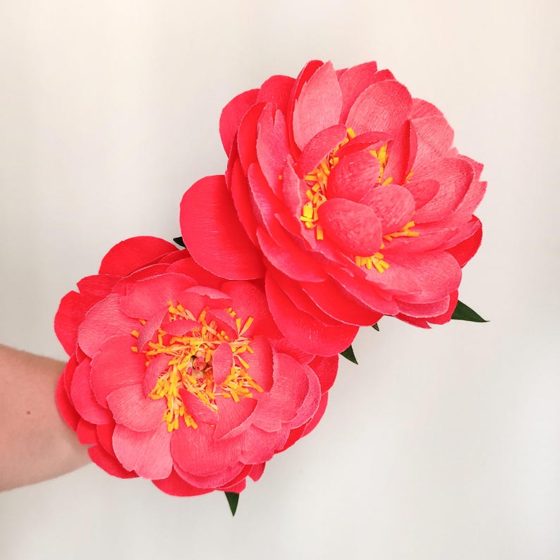 Fleurs en papier crépon pivoines bouquet décoration florale
