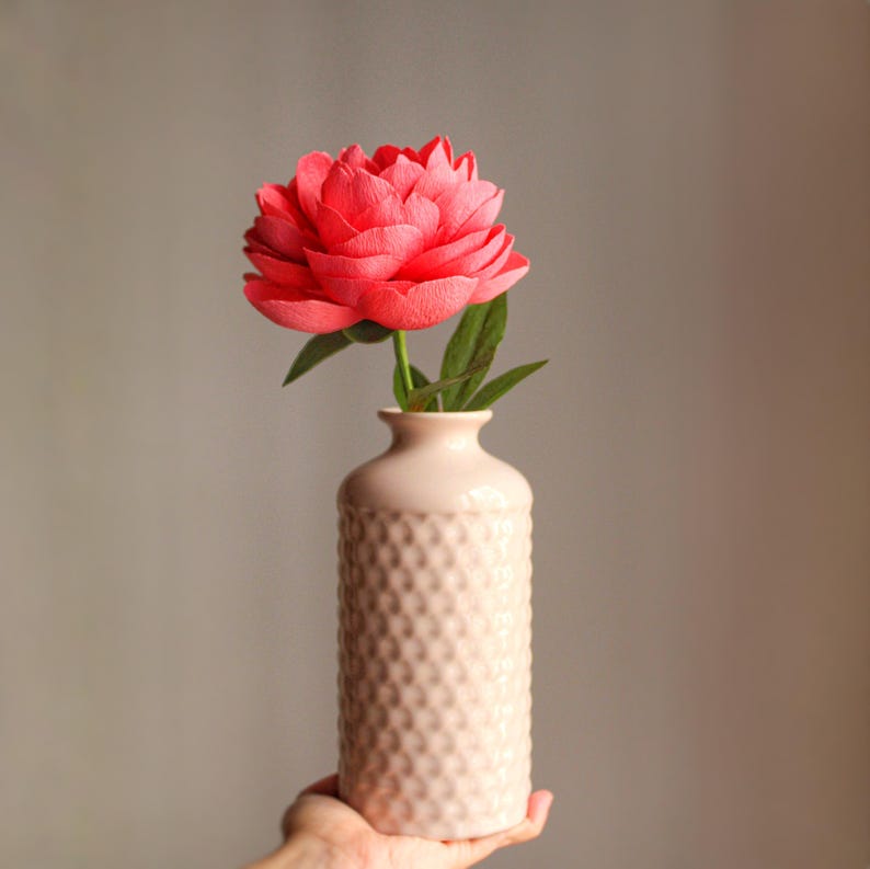 Fleurs en papier crépon pivoines bouquet décoration florale