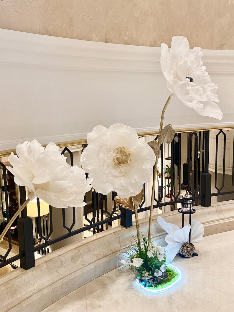 Papier crêpe géant nuptiale style coquelicot1 fleur. Belle grande fleur pour la décoration d'événements. avec toile de fond florale décorative avec tige de 1,8 m pour les mariages