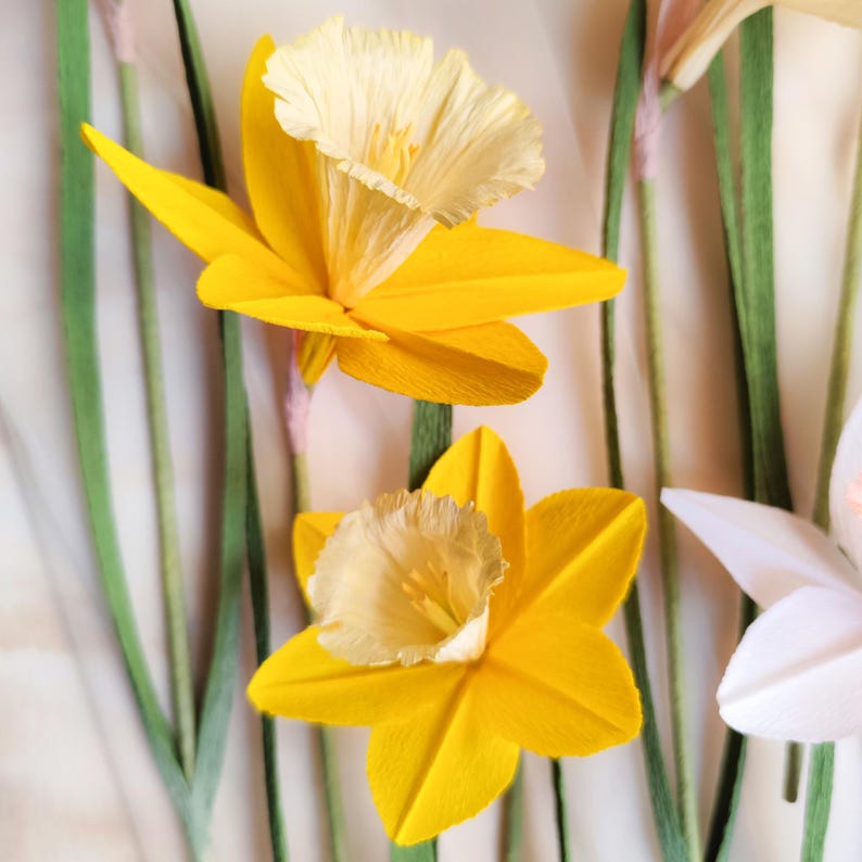 Fleurs en papier crépon jonquilles bouquet printemps mariage
