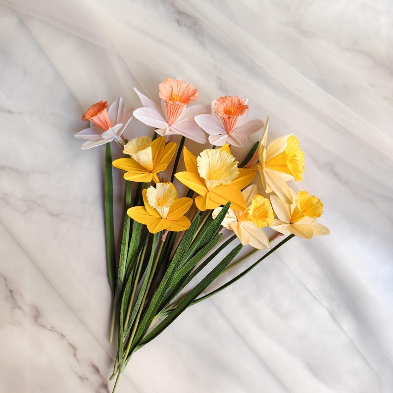 Fleurs en papier crépon jonquilles bouquet printemps mariage