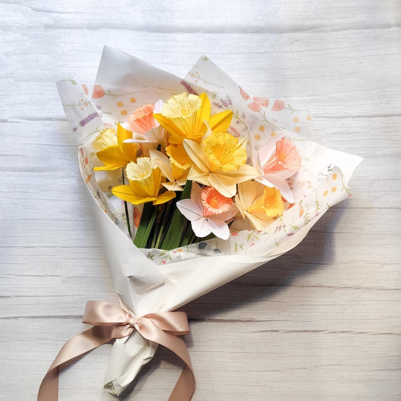 Fleurs en papier crépon jonquilles bouquet printemps mariage
