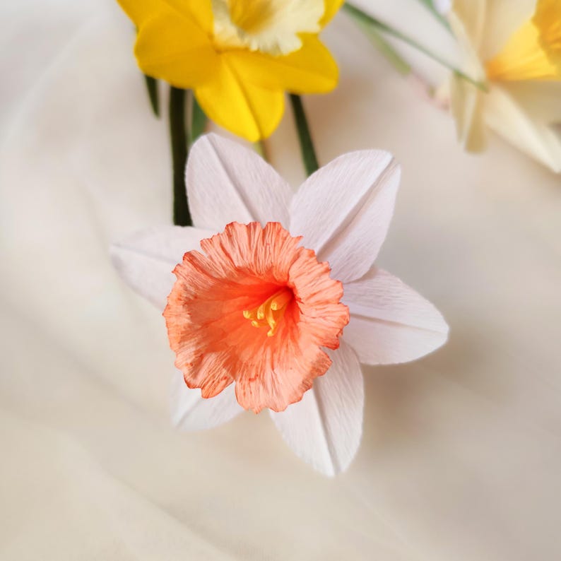 Fleurs en papier crépon jonquilles bouquet printemps mariage