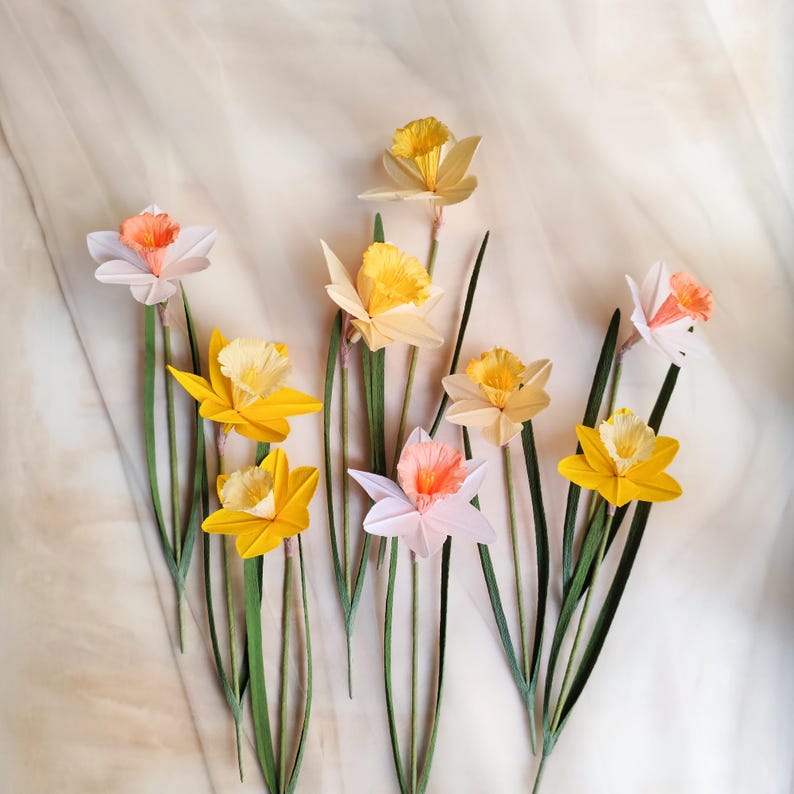 Fleurs en papier crépon jonquilles bouquet printemps mariage