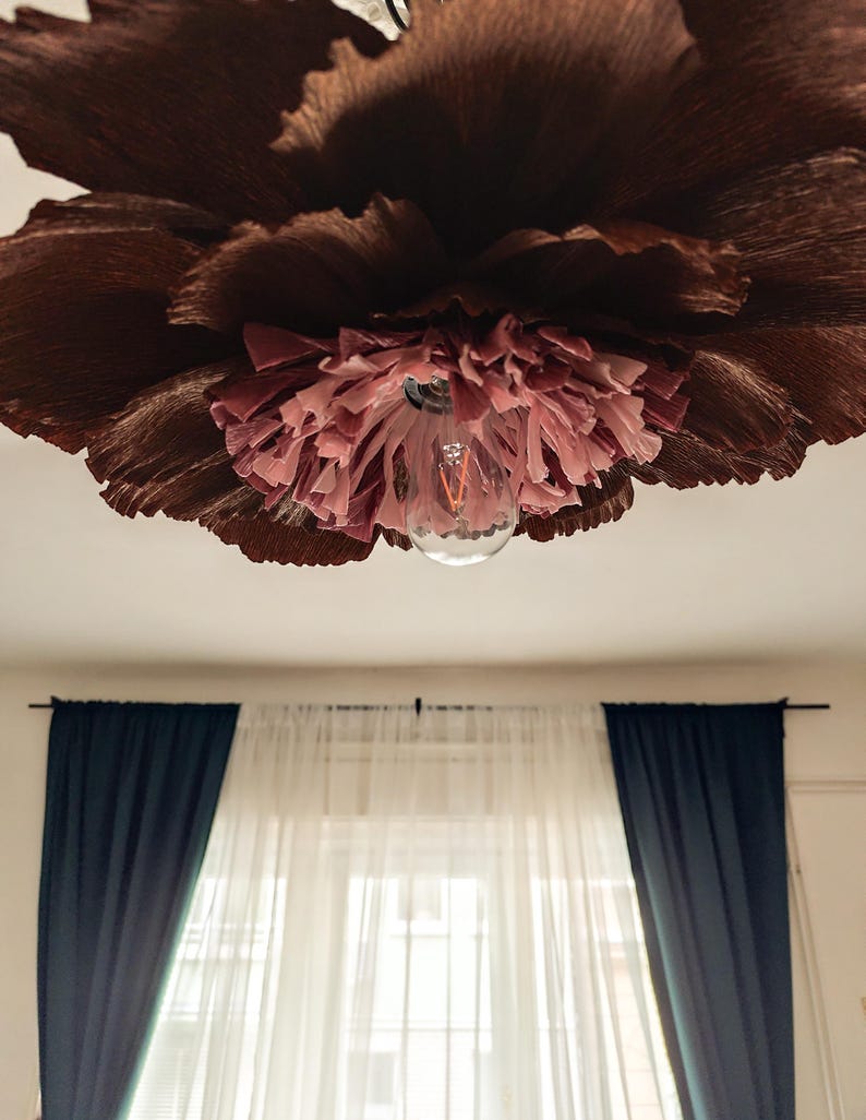 Abat-jour fleuri surdimensionné fait main - Suspension en papier crêpe marron cacao, éclairage fantaisiste pour chambre de bébé et de chambre