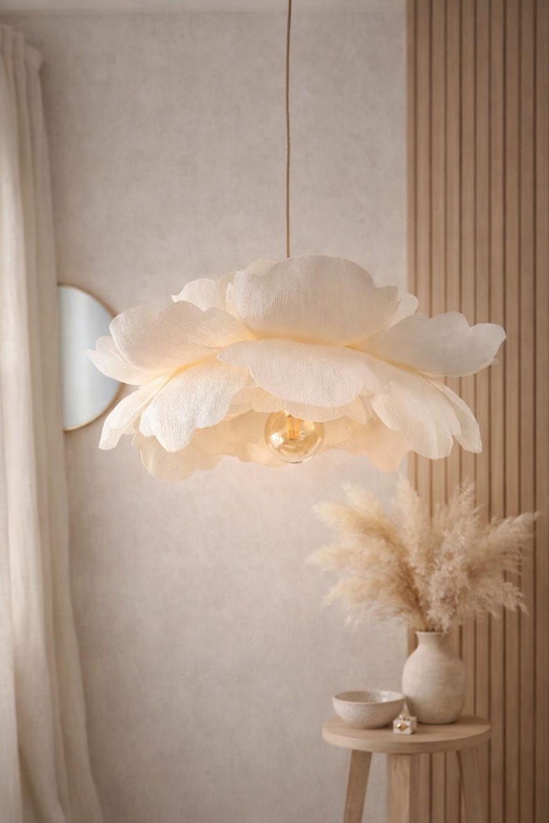 Grande suspension fleur crème 70 cm, plafonnier floral fait main, lustre en papier bohème Japandi, cordon E27 beige