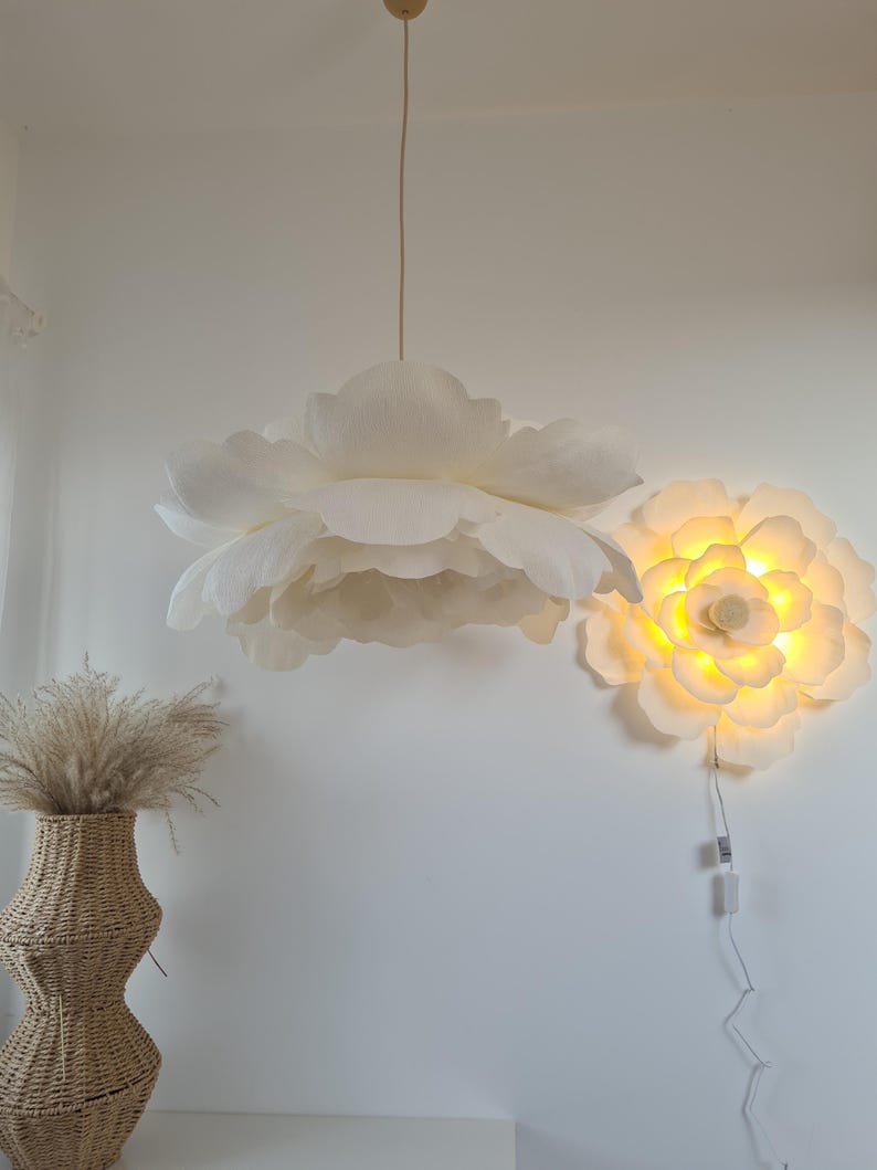 Grande suspension fleur crème 70 cm, plafonnier floral fait main, lustre en papier bohème Japandi, cordon E27 beige
