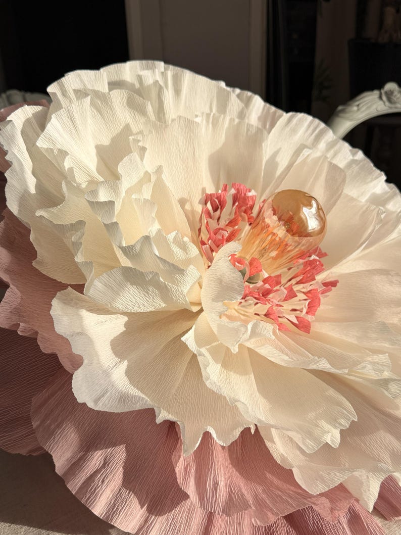 Abat-jour en papier crépon fleur artisanale, plusieurs tailles et couleurs