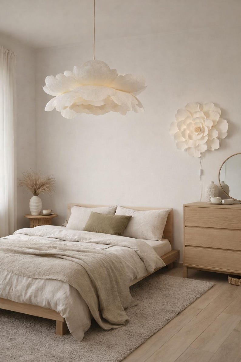 Grande suspension fleur crème 70 cm, plafonnier floral fait main, lustre en papier bohème Japandi, cordon E27 beige