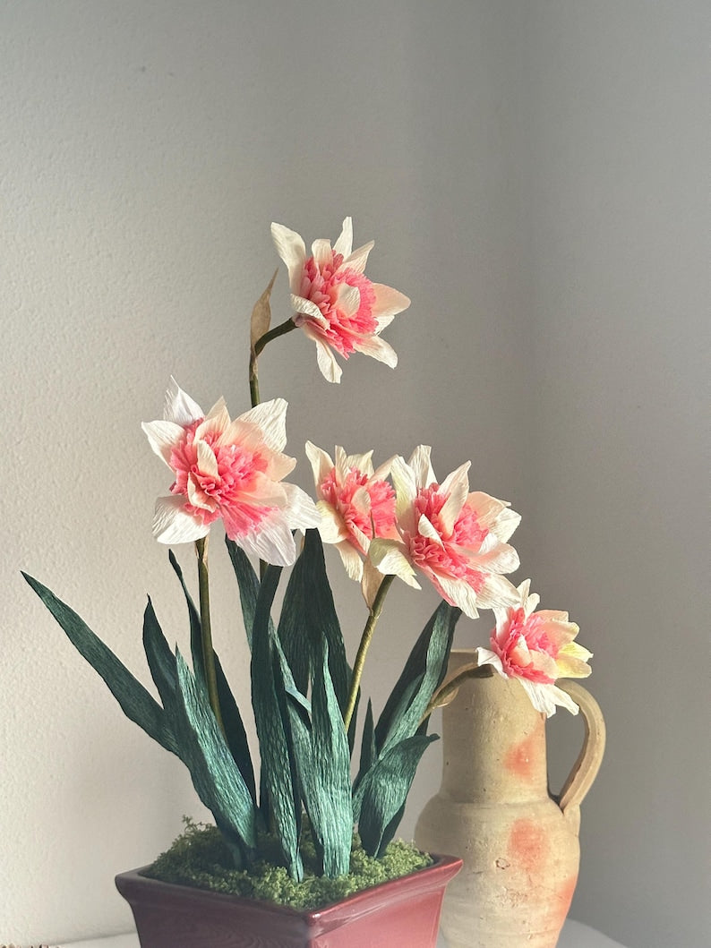 Composition double jonquilles en papier crêpe fait main dans un pot en céramique | Fleurs printanières éternelles réalistes | Cadeau unique pour la fête des mères
