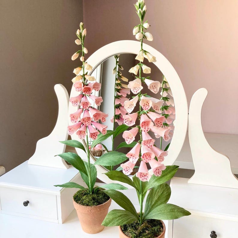 Digitale fleurs en papier crépon réalistes en pot de terre cuite