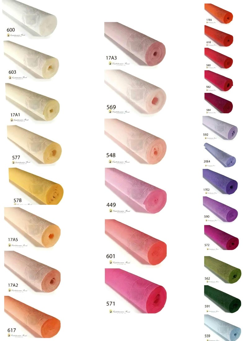 Fleur géante en papier crépon sur pied toile de fond mariage