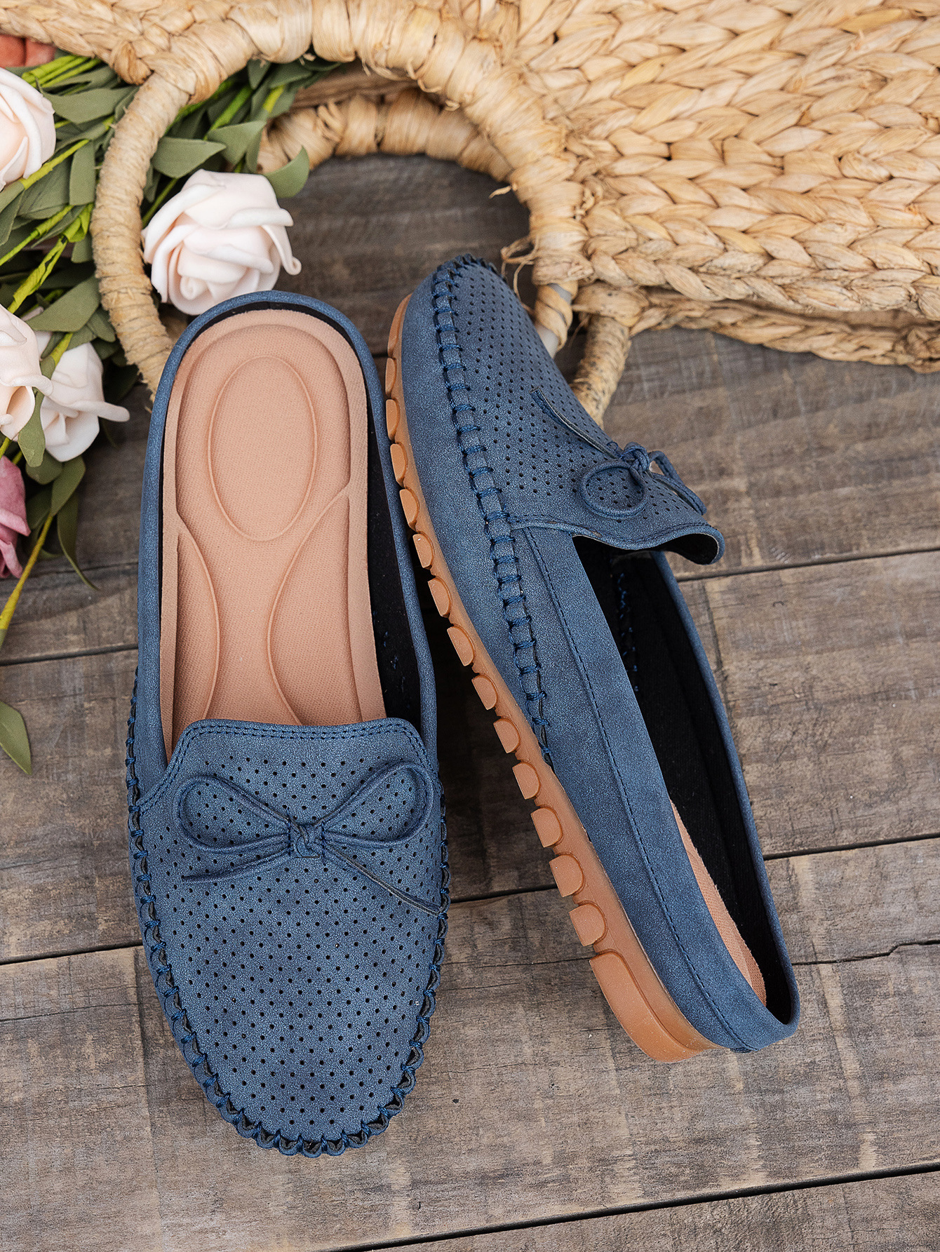 Round-Toe Loafers &ndash; stitching detail