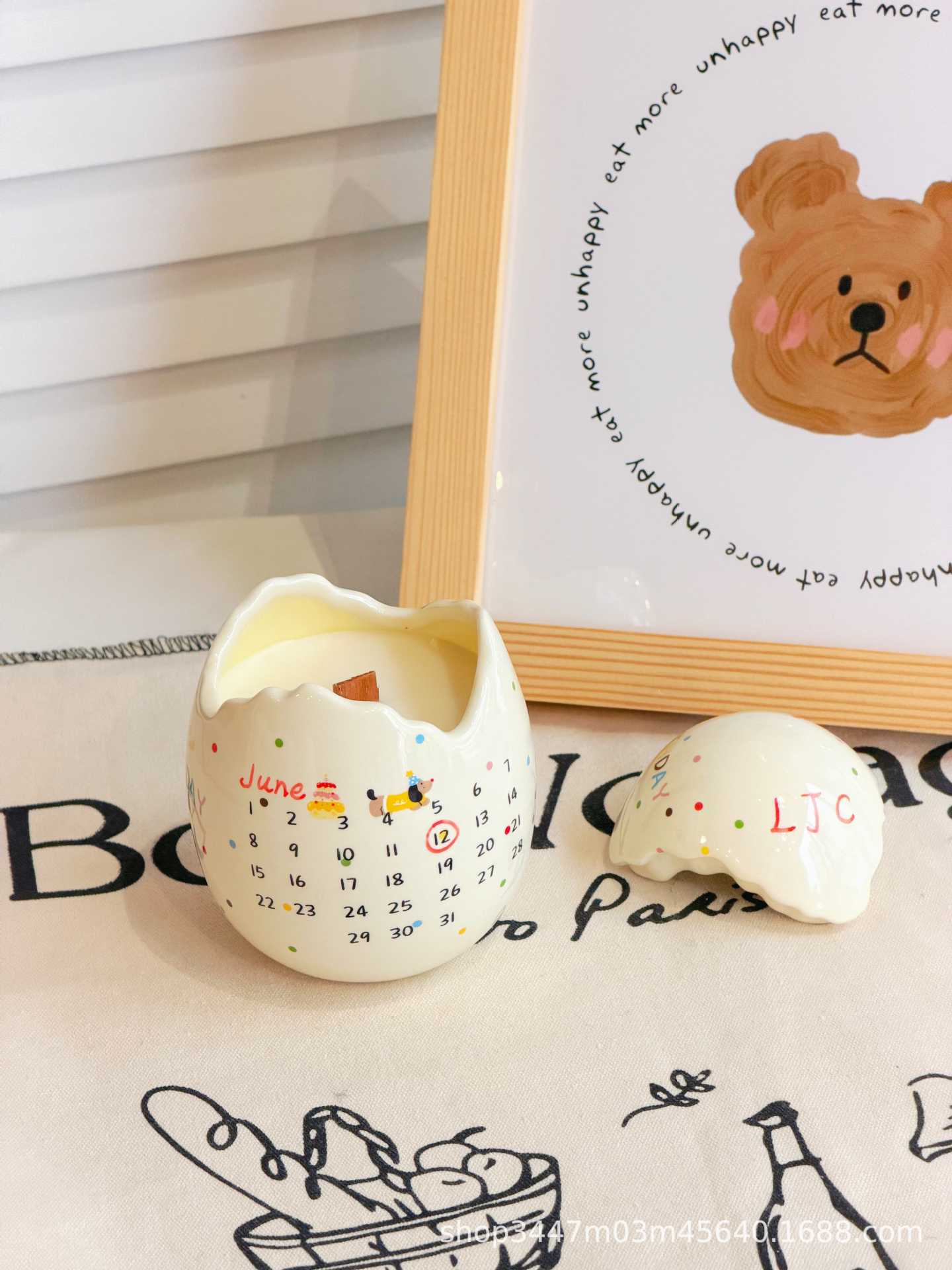 Light up the birthday moment! A unique "Birthday" scented candle