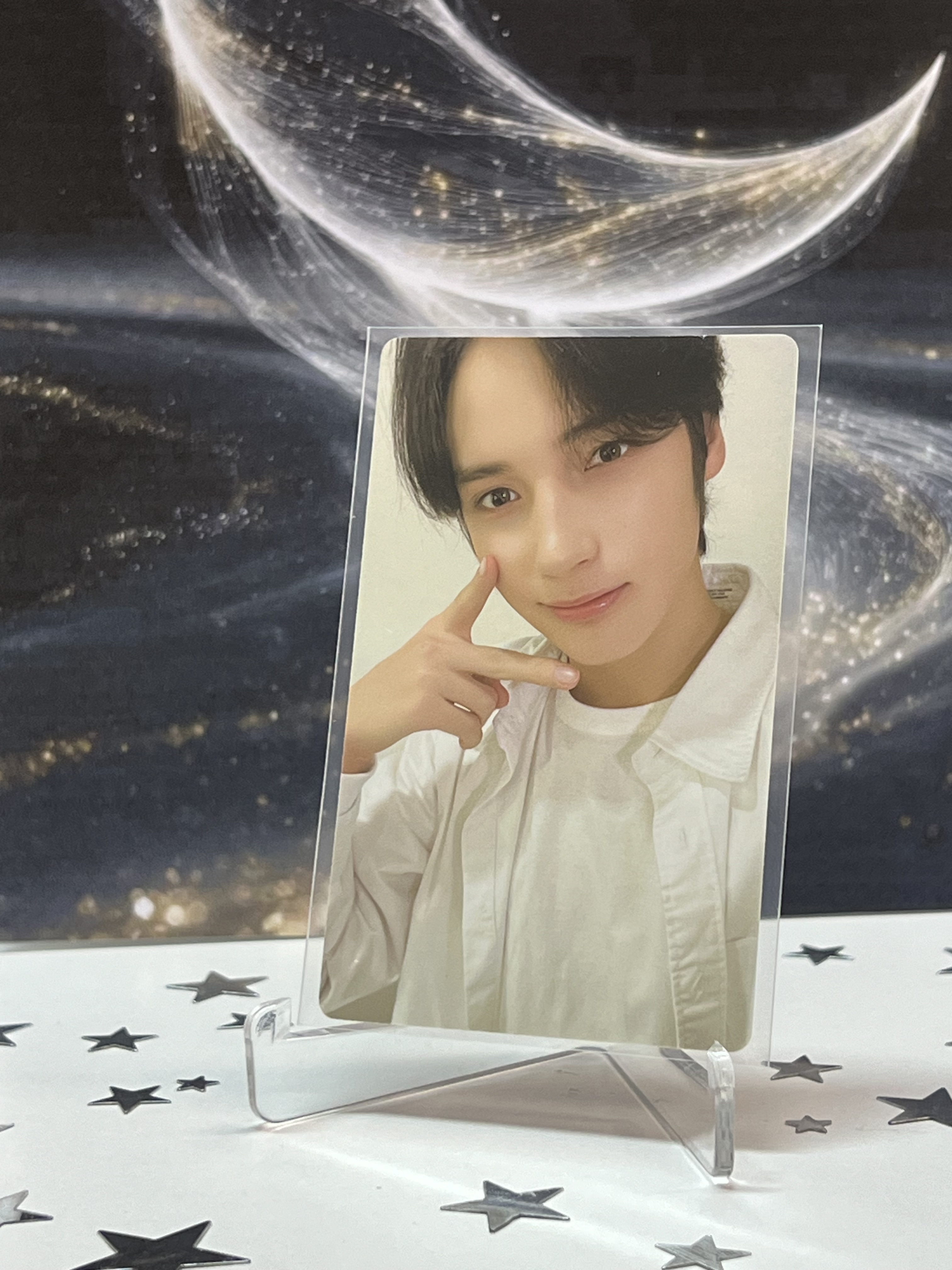 TOMORROW X TOGETHER official photocard - Hueningkai (for 2023SEASON'S GREETINGS)