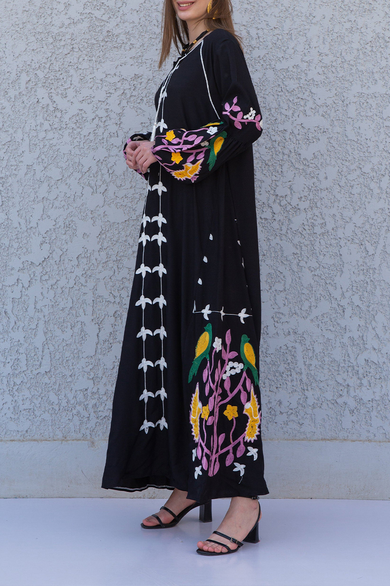 Womens Round Neck Long Sleeved Embroidered Pattern Elegant Casual Maxi Dress