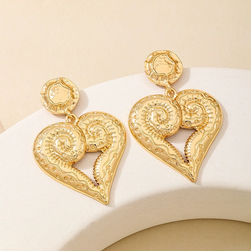 Heavy Metal Gold Conch Heart Pattern Ocean Resort Series Women's Earrings