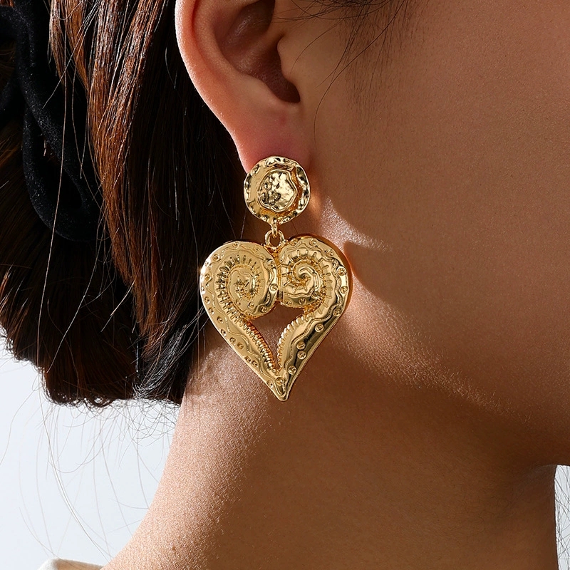 Heavy Metal Gold Conch Heart Pattern Ocean Resort Series Women's Earrings